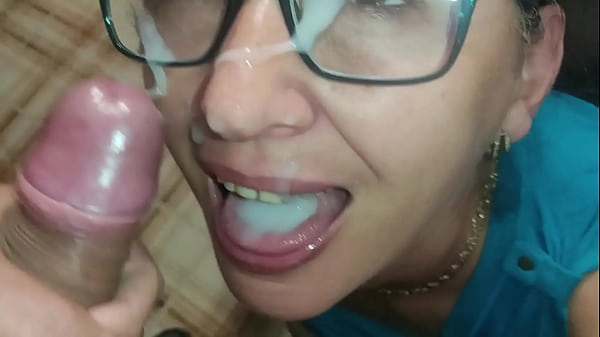 Горячая шлюшка MILF сосет и трахается жестко
