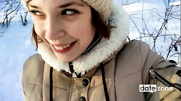 Жесткий зимний минет на улице от подруги